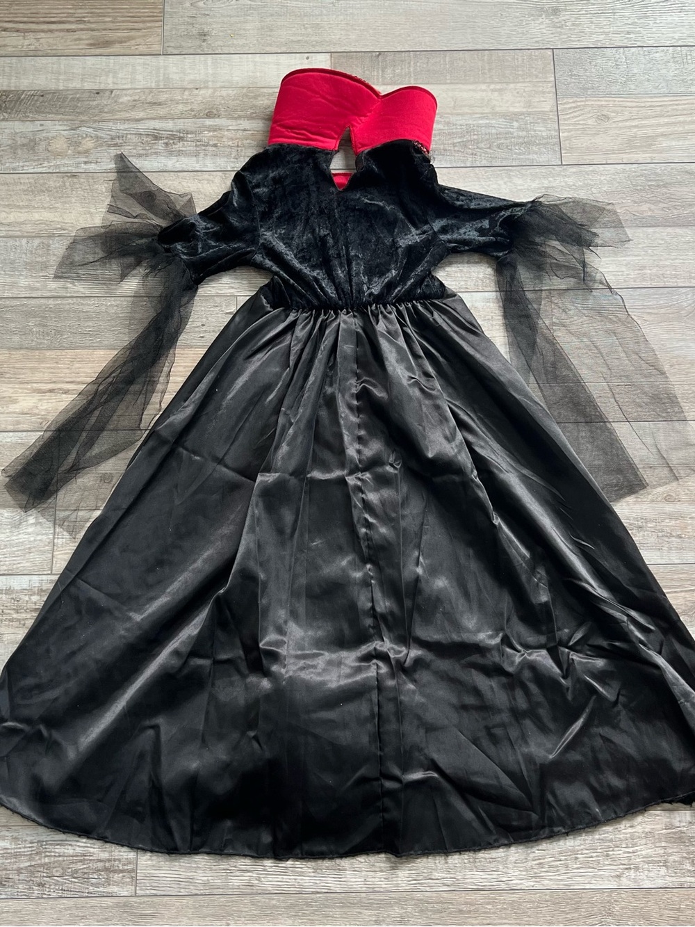 Spirit Halloween Victorian Vampiress Child Costume Size Small 4-6 - Picture 12 of 15